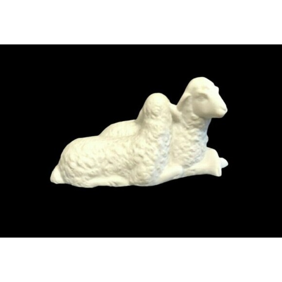 VINTAGE AVON NATIVITY  SHEEP FIGURINE - Picture 2 of 6